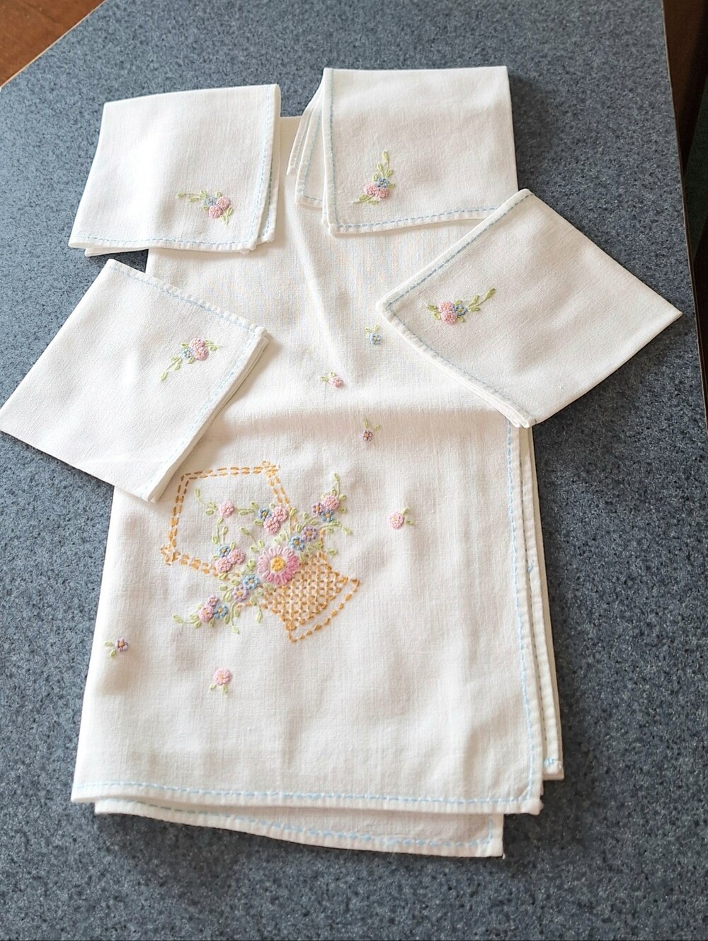 Vintage Handmade Embroidered Basket & Flowers Linen Tablecloth & Nakin Set